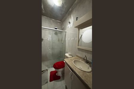 Casa à venda com 233m², 4 quartos e 2 vagas Casa à venda com 233m², 4 quartos e 2 vagasBanheiro
