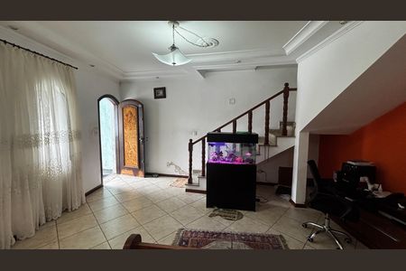 Casa à venda com 233m², 4 quartos e 2 vagas Casa à venda com 233m², 4 quartos e 2 vagasSala