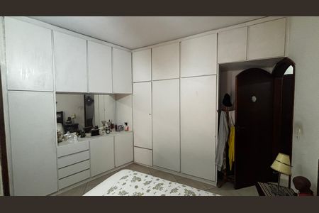 Casa à venda com 233m², 4 quartos e 2 vagas Casa à venda com 233m², 4 quartos e 2 vagasSuite