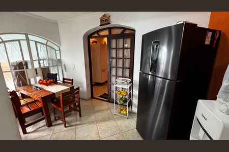 Casa à venda com 233m², 4 quartos e 2 vagas Casa à venda com 233m², 4 quartos e 2 vagasCozinha