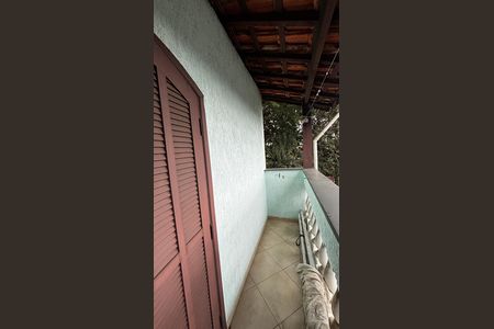 Casa à venda com 233m², 4 quartos e 2 vagas Casa à venda com 233m², 4 quartos e 2 vagasQuarto 3 Varanda