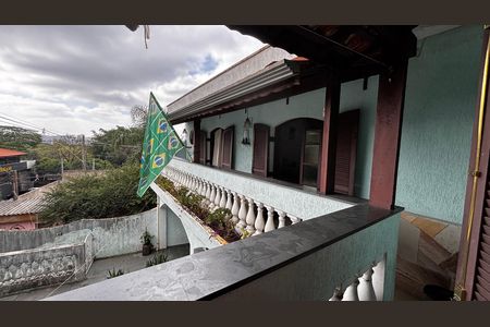 Casa à venda com 233m², 4 quartos e 2 vagas Casa à venda com 233m², 4 quartos e 2 vagasQuarto 3 Varanda