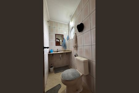 Casa à venda com 233m², 4 quartos e 2 vagas Casa à venda com 233m², 4 quartos e 2 vagasLavabo