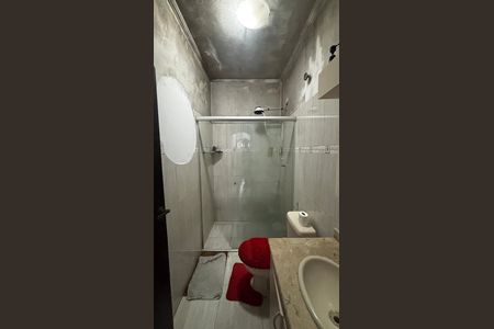 Casa à venda com 233m², 4 quartos e 2 vagas Casa à venda com 233m², 4 quartos e 2 vagasBanheiro