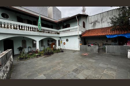 Casa à venda com 233m², 4 quartos e 2 vagas Casa à venda com 233m², 4 quartos e 2 vagasQuintal