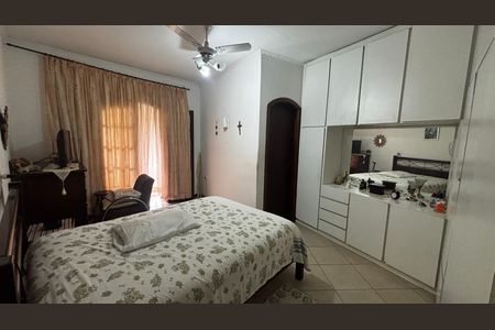 Casa à venda com 233m², 4 quartos e 2 vagas Casa à venda com 233m², 4 quartos e 2 vagasSuite