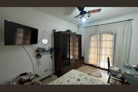 Casa à venda com 233m², 4 quartos e 2 vagas Casa à venda com 233m², 4 quartos e 2 vagasQuarto 1