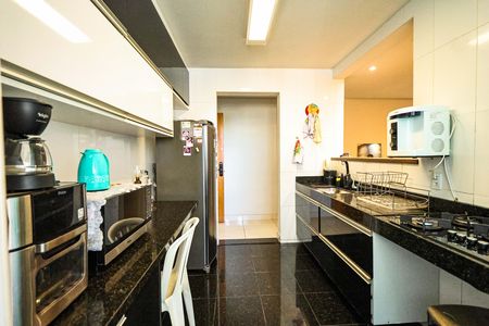 Apartamento à venda com 133m², 4 quartos e 2 vagasCozinha
