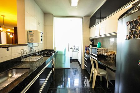 Apartamento à venda com 133m², 4 quartos e 2 vagasCozinha