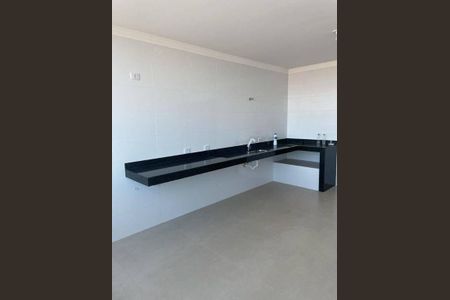 Casa à venda com 3 quartos, 230m² em Vila Nivi, São Paulo