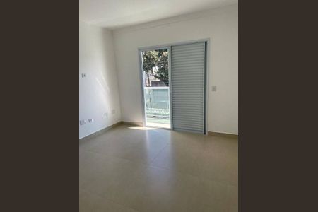 Casa à venda com 3 quartos, 230m² em Vila Nivi, São Paulo