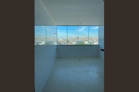 Casa à venda com 3 quartos, 230m² em Vila Nivi, São Paulo