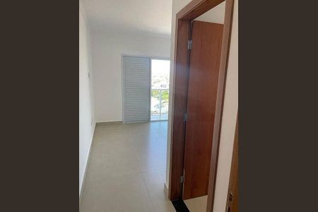 Casa à venda com 3 quartos, 230m² em Vila Nivi, São Paulo