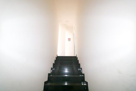 Apartamento à venda com 102m², 2 quartos e 1 vaga Apartamento à venda com 102m², 2 quartos e 1 vagaEscada