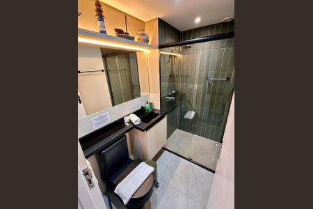 Banheiro  de kitnet/studio à venda com 1 quarto, 33m² em Bela Vista, São Paulo