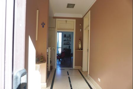 Hall de casa de condomínio à venda com 4 quartos, 450m² em Parque Sinai, Santana de Parnaíba