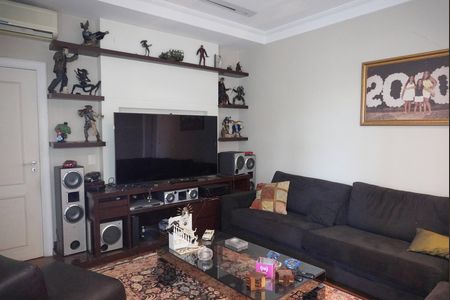 Sala de TV de casa de condomínio à venda com 4 quartos, 450m² em Parque Sinai, Santana de Parnaíba