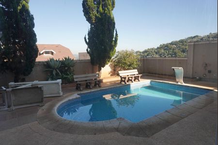 Casa de condomínio para alugar com 450m², 4 quartos e sem vagaPiscina