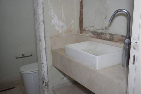 Casa de condomínio para alugar com 450m², 4 quartos e sem vagaLavabo