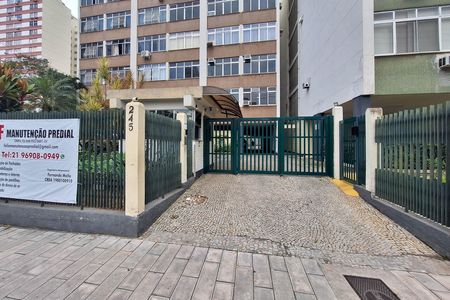 Apartamento à venda com 111m², 3 quartos e 1 vaga Apartamento à venda com 111m², 3 quartos e 1 vagaFachada