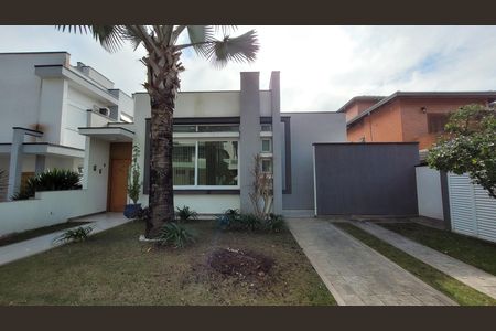 Casa de condomínio para alugar com 270m², 3 quartos e 5 vagas