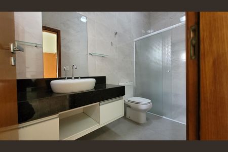 Casa de condomínio para alugar com 270m², 3 quartos e 5 vagas Casa de condomínio para alugar com 270m², 3 quartos e 5 vagasBanheiro Suite 03