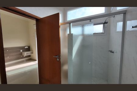 Casa de condomínio para alugar com 270m², 3 quartos e 5 vagas Casa de condomínio para alugar com 270m², 3 quartos e 5 vagasBanheiro Suite 01