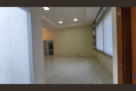 Casa de condomínio para alugar com 270m², 3 quartos e 5 vagas Casa de condomínio para alugar com 270m², 3 quartos e 5 vagasSala