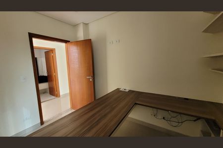 Casa de condomínio para alugar com 270m², 3 quartos e 5 vagas Casa de condomínio para alugar com 270m², 3 quartos e 5 vagasEscritorio