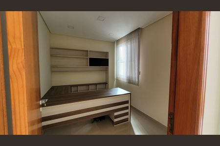 Casa de condomínio para alugar com 270m², 3 quartos e 5 vagas Casa de condomínio para alugar com 270m², 3 quartos e 5 vagasEscritorio