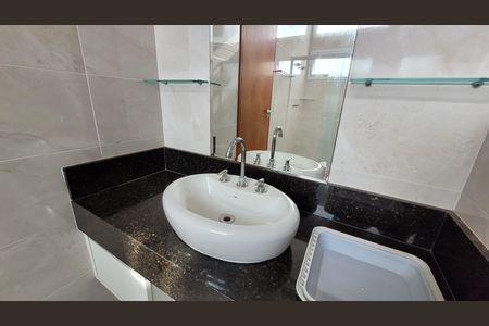 Casa de condomínio para alugar com 270m², 3 quartos e 5 vagas Casa de condomínio para alugar com 270m², 3 quartos e 5 vagasBanheiro Suite 02
