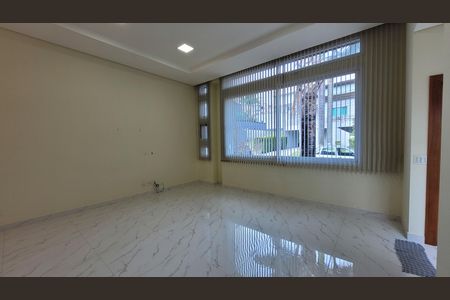 Casa de condomínio para alugar com 270m², 3 quartos e 5 vagas Casa de condomínio para alugar com 270m², 3 quartos e 5 vagasSala
