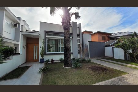 Casa de condomínio para alugar com 270m², 3 quartos e 5 vagas