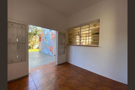 Casa para alugar com 5 quartos, 247m² em Vila Ipojuca, São Paulo