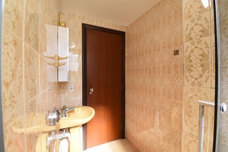 Banheiro social de apartamento para alugar com 3 quartos, 161m² em Centro, Curitiba