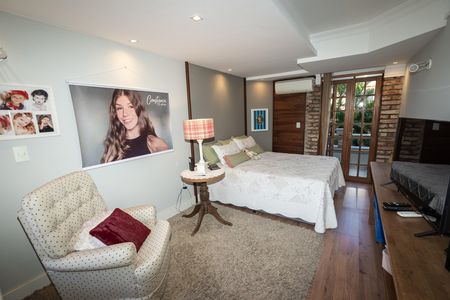 Quarto 3 de casa à venda com 3 quartos, 350m² em Chácara das Pedras, Porto Alegre