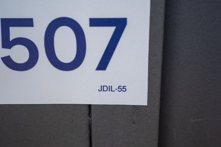 Plaquinha Instalada código JDIL-55 de casa à venda com 3 quartos, 350m² em Chácara das Pedras, Porto Alegre