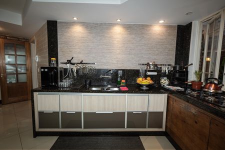 Cozinha de casa à venda com 3 quartos, 350m² em Chácara das Pedras, Porto Alegre