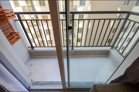 Apartamento para alugar com 40m², 2 quartos e sem vaga Apartamento para alugar com 40m², 2 quartos e sem vagaSala - Sacada