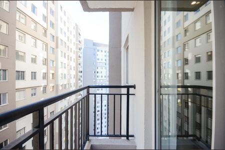 Apartamento para alugar com 40m², 2 quartos e sem vaga Apartamento para alugar com 40m², 2 quartos e sem vagaSala - Sacada