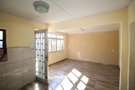 Sala de casa à venda com 3 quartos, 100m² em Rubem Berta, Porto Alegre