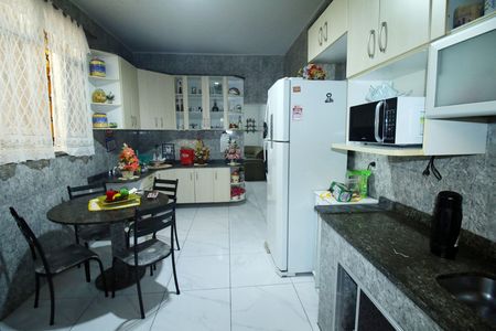 Casa à venda com 300m², 3 quartos e 3 vagasCozinha