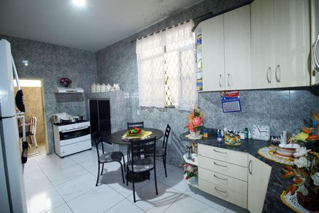 Casa à venda com 300m², 3 quartos e 3 vagasCozinha