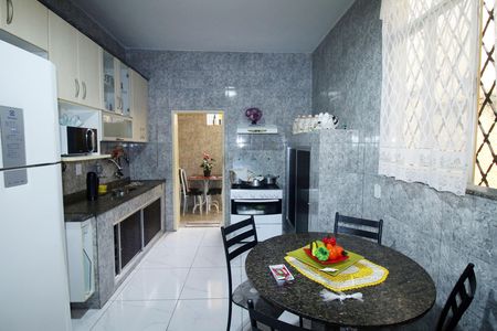 Casa à venda com 300m², 3 quartos e 3 vagasCozinha