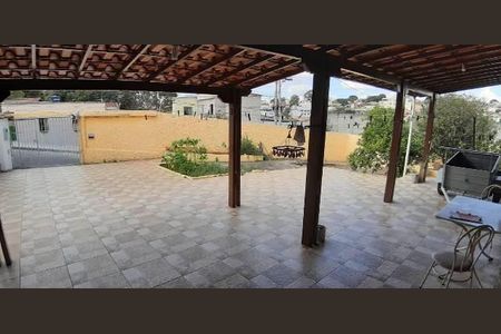 Casa à venda com 3 quartos, 209m² em São Joaquim, Contagem