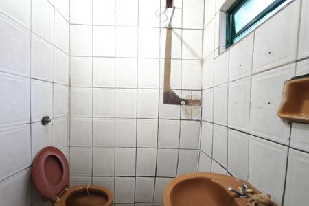 Casa à venda com 57m², 2 quartos e sem vaga Casa à venda com 57m², 2 quartos e sem vagaBanheiro