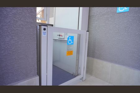Apartamento para alugar com 227m², 3 quartos e 2 vagas Apartamento para alugar com 227m², 3 quartos e 2 vagasAcessibilidade a piscina