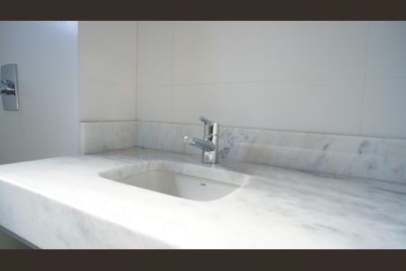 Apartamento para alugar com 227m², 3 quartos e 2 vagas Apartamento para alugar com 227m², 3 quartos e 2 vagasBanheiro suite 2