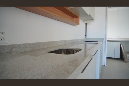 Apartamento para alugar com 227m², 3 quartos e 2 vagas Apartamento para alugar com 227m², 3 quartos e 2 vagasCozinha e Área de Serviço