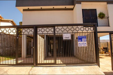 Casa para alugar com 100m², 2 quartos e 2 vagas Casa para alugar com 100m², 2 quartos e 2 vagasFachada
